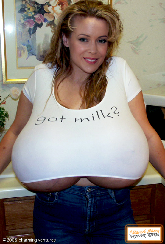 Big Bouncing Boobs Alyssa Milano 28