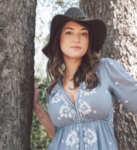 Milana Vayntrub “Lily” from the AT&T commercials – Big Boobs Celebrities