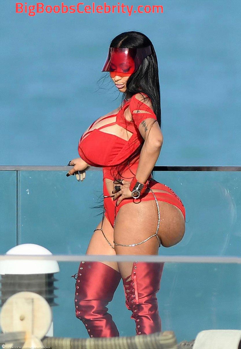 Nicki minaj huge boobs