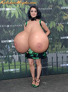 Maisie Williams as Arya Stark got massive melons â€“ Big Boobs ...